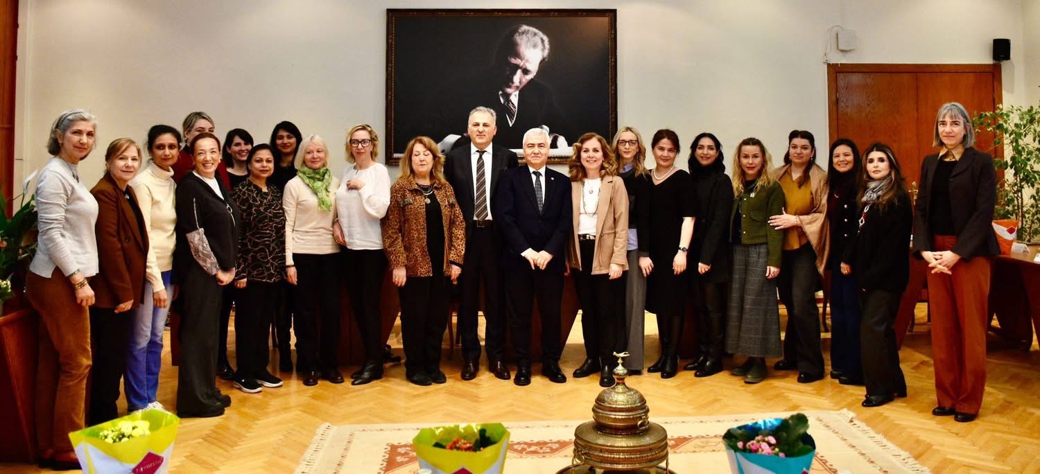Ankara Üniversitesi Ziraat Fakültesi’nde İç Mekân Bitkileri Bakımına Bilimsel ve Uygulamalı Yaklaşım