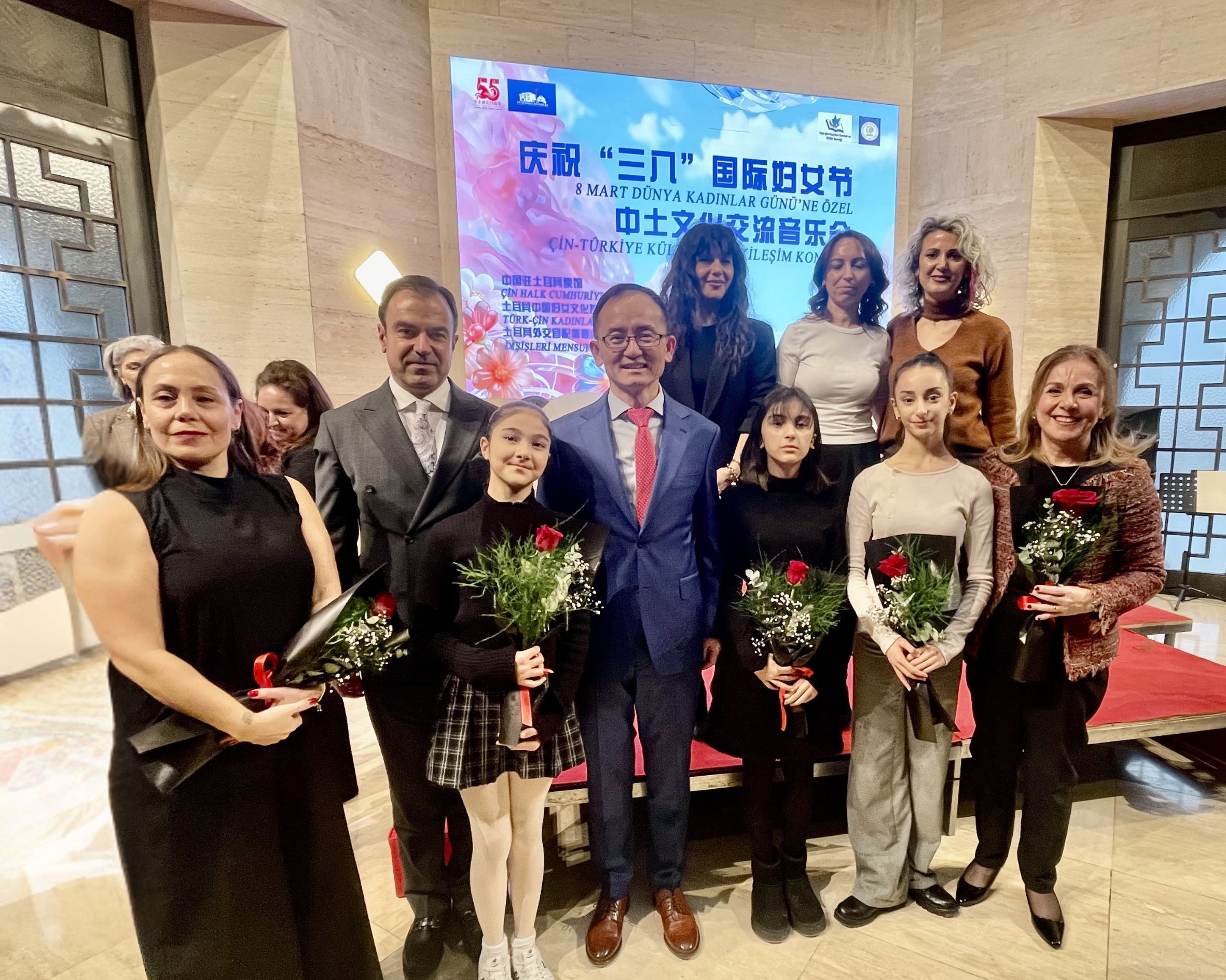 Çin Büyükelçiliği’ndeki Dünya Kadınlar Günü kutlamasında üreten kadınlara ve gençlere destek…