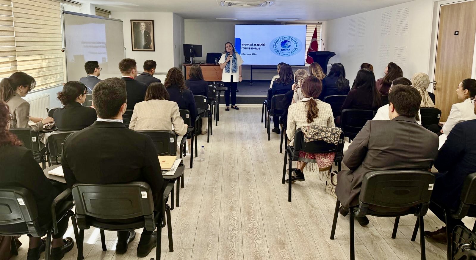 Diplomasi Akademisi Programı Çerçevesinde 17. Dönem Aday Konsolosluk ve İhtisas Memurlarına DMEDD Sunumu